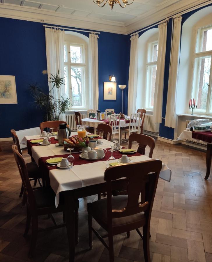 Herrenhaus Schmoelen Gbr Bennewitz ภายนอก รูปภาพ
